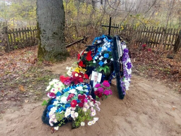 «Человек чести»: не стало беженца из Харькова, который выживал в машине вместе с собакой
