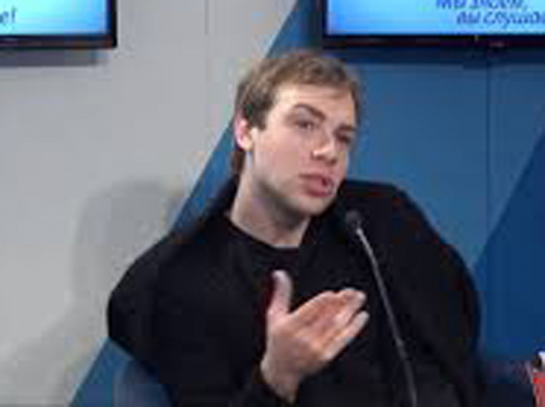 &laquo;Колдун&raquo; и квартиры пенсионеров: участника битвы экстрасенсов обвинили в мошенничестве