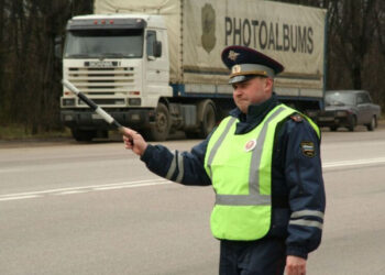 Чаще всего правила парковки нарушают водители люксовых машин