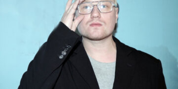 Что случилось с Гураем? Актёр побрился налысо и шокировал публику
