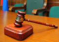 Финал суда над матерями якобы проданных младенцев напомнил фильм «Берегись автомобиля»