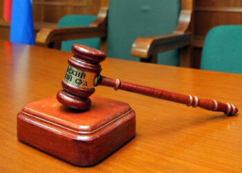 Финал суда над матерями якобы проданных младенцев напомнил фильм «Берегись автомобиля»