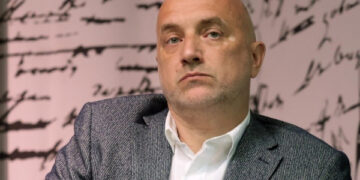 «Наши памятники, наши святыни — под ударом»: Захар Прилепин сделал заявление об отмене празднования Дня России