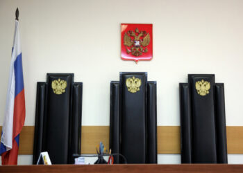 В деле об убийстве подростка коллегию присяжных распустили из-за осужденного адвоката