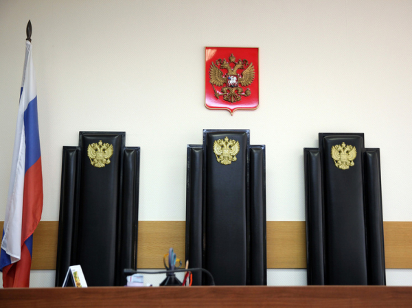 В деле об убийстве подростка коллегию присяжных распустили из-за осужденного адвоката