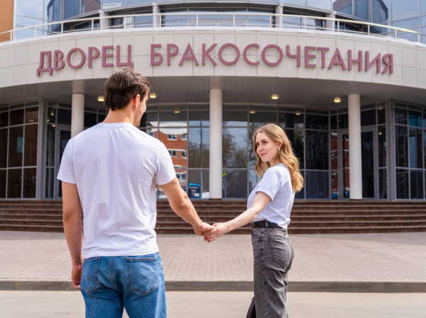Власти Москвы подсчитали, сколько браков сыграли в &laquo;красивую дату&raquo; 26 июня