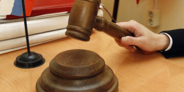 Полицейских посадили за участие в розыгрыше студента МГИМО с вымогательством