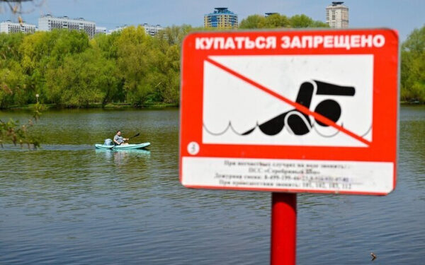 Врач рассказал, какие инфекции можно подхватить во время купания в жару