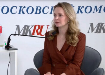 Кандидат медицинских наук, врач-офтальмолог Анна Семакина ответила на вопросы читателей «МК» и рассказала, как спасти зрение в эпоху смартфонов