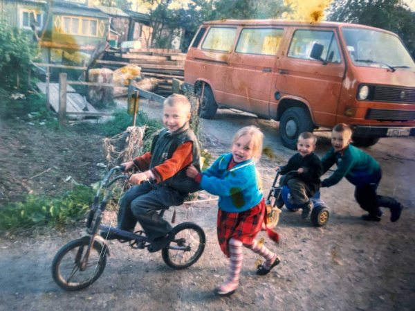 &laquo;Золотая&raquo; мама Калининграда:&nbsp;как семья с 16 родными детьми стала лучшей в России