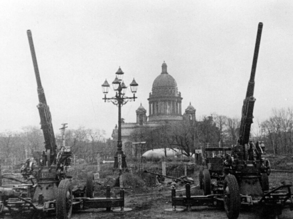 Облить кислотой: выяснилось, как собирались уничтожать важные объекты Ленинграда в случае его сдачи немцам