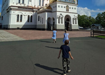 «Отчет до прокладок»: бывшая жена священника рассказала о своей жизни в семейном аду
