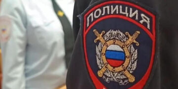 Родственникам пострадавших полицейских оплатят дорогу к месту лечения