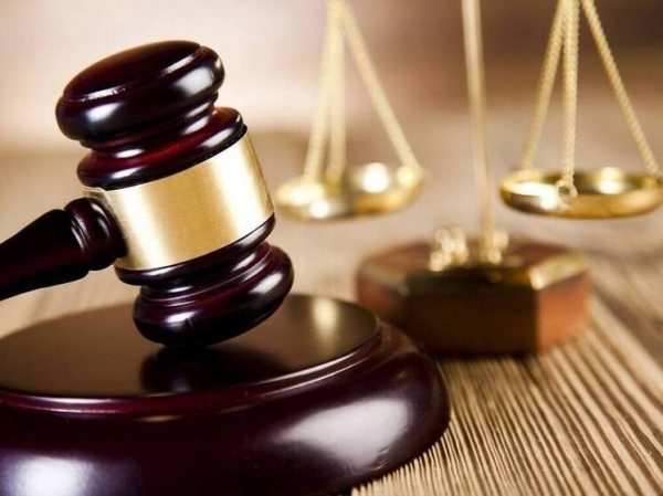 Скандал с подглядыванием за ученицами в раздевалках может изменить закон