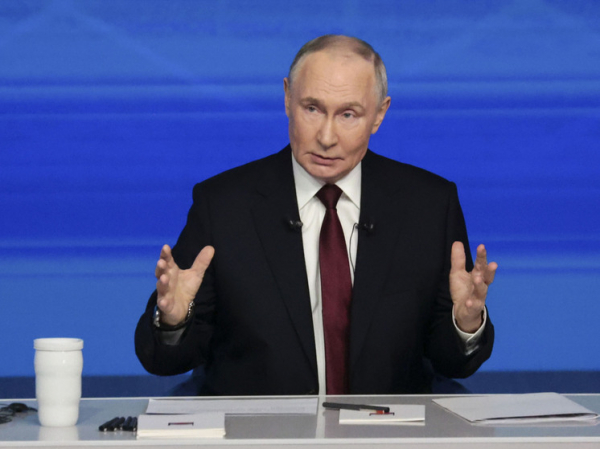 &laquo;Вы выходите?&raquo;: слова Путина про &laquo;выдавливание из 10 класса&raquo; встревожили родителей