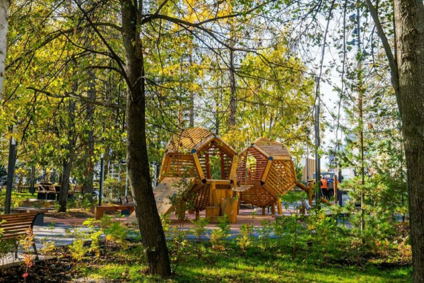 Герман Греф и Радий Хабиров открыли обновленный парк в Уфе