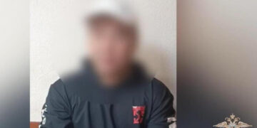 Неизвестный напал на школьницу в Красноярске, а житель Иркутской области нашел в купленном гараже арсенал оружия и боеприпасов: картина дня в регионах России глазами «МК»