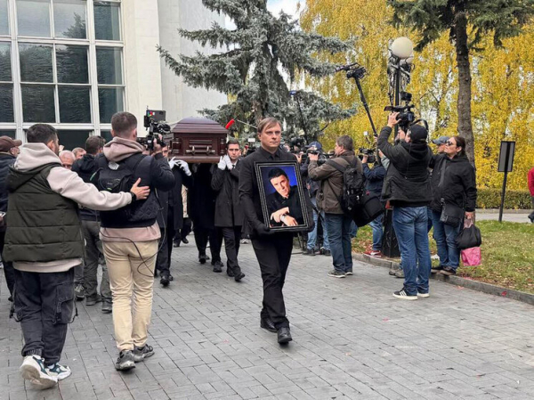 «Он штангу поднимал, не стаканы»: на похоронах Кашпировского творилось странное