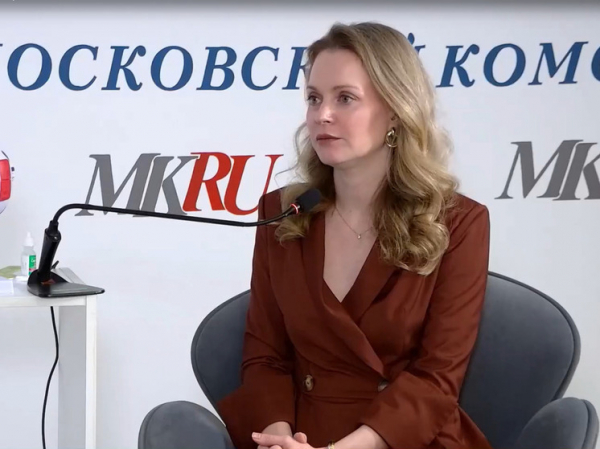Кандидат медицинских наук, врач-офтальмолог Анна Семакина ответила на вопросы читателей &laquo;МК&raquo; и рассказала, как спасти зрение в эпоху смартфонов