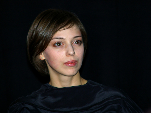 Выяснилось, какую ногу травмировала актриса Нелли Уварова на катке
